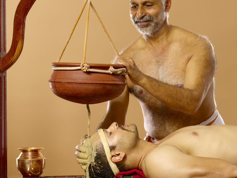 takradhara-ayurvedic-treatment-1